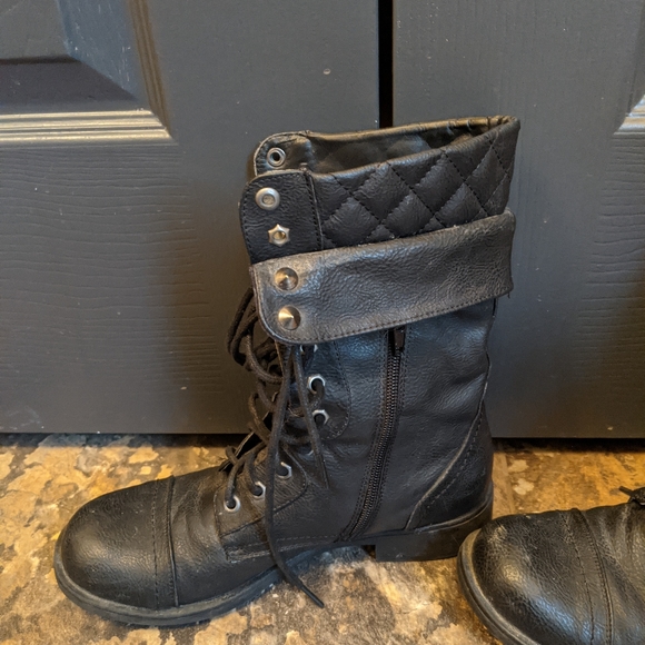 Lace up boot - Picture 2 of 3